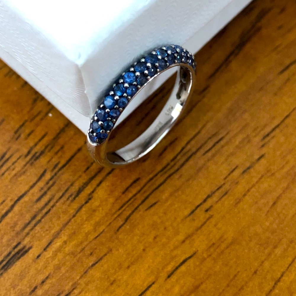Genuine Blue Sapphire Band Ring Solid 14K Beautiful blue stones.Size 6.5